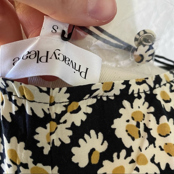 [NWT PRIVACY PLEASE] FLORAL ROMPER - Picture 8 of 10